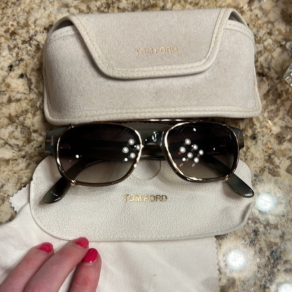 TOM FORD Green Tortoise Clip on Sunglasses with case TF 5276 64F - Picture 3 of 15